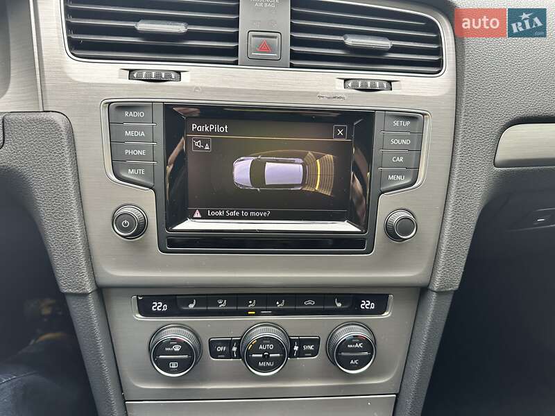 Хетчбек Volkswagen Golf 2015 в Києві