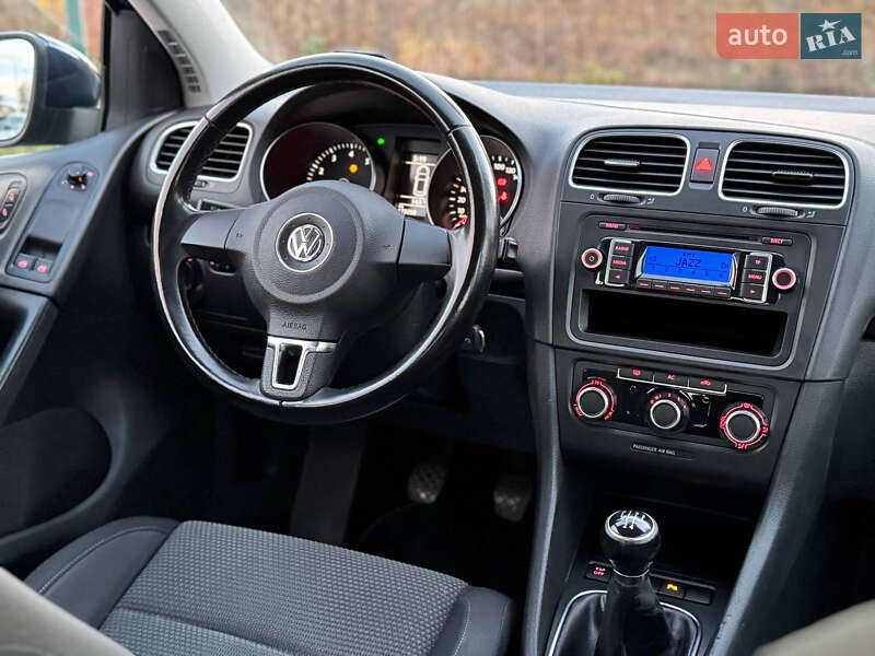 Хэтчбек Volkswagen Golf 2010 в Дрогобыче
