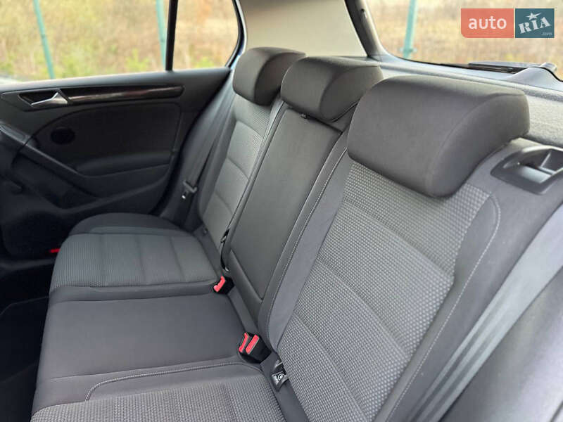 Хэтчбек Volkswagen Golf 2010 в Дрогобыче