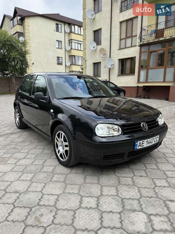 Хетчбек Volkswagen Golf 2002 в Рівному