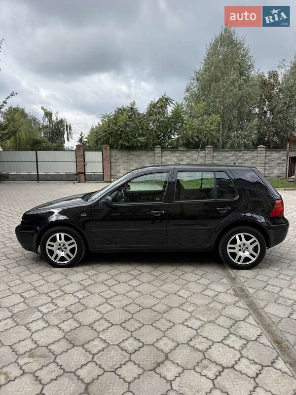 Хетчбек Volkswagen Golf 2002 в Рівному