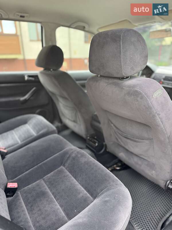 Хетчбек Volkswagen Golf 2002 в Рівному