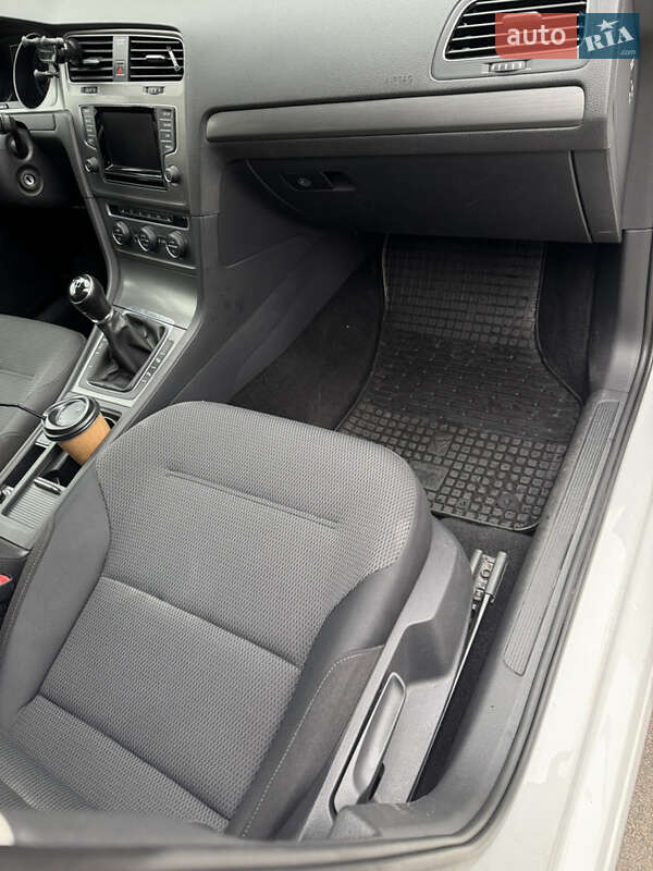 Хэтчбек Volkswagen Golf 2013 в Софиевской Борщаговке