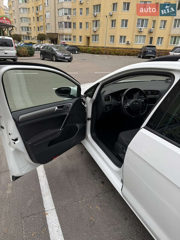 Хэтчбек Volkswagen Golf 2013 в Софиевской Борщаговке