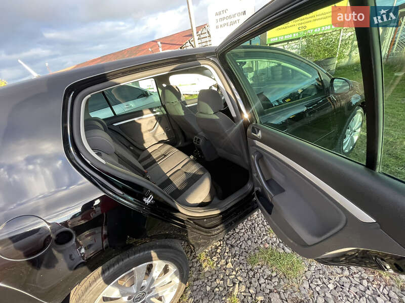 Хэтчбек Volkswagen Golf 2008 в Луцке