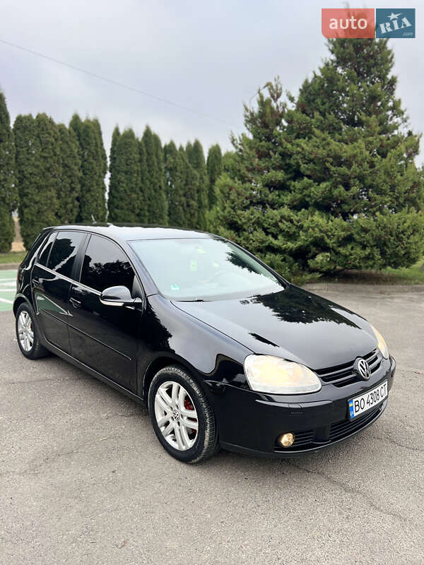 Хэтчбек Volkswagen Golf 2007 в Ровно