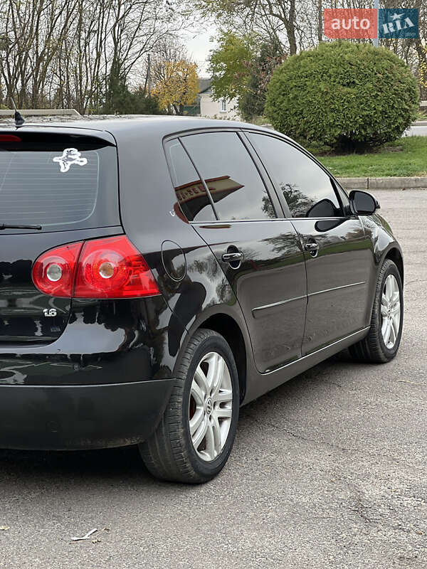 Хэтчбек Volkswagen Golf 2007 в Ровно