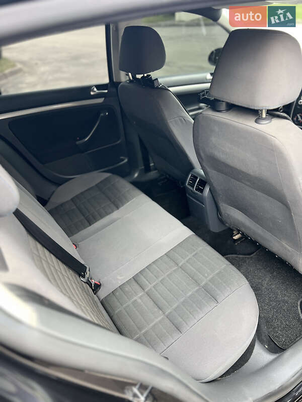 Хэтчбек Volkswagen Golf 2007 в Ровно