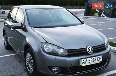 Хэтчбек Volkswagen Golf 2010 в Киеве