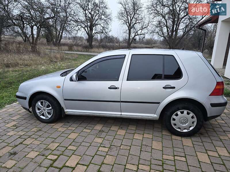 Хэтчбек Volkswagen Golf 1998 в Гадяче