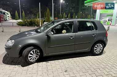 Хетчбек Volkswagen Golf 2005 в Житомирі