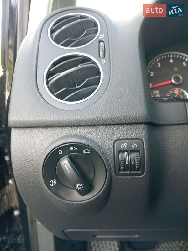 Хэтчбек Volkswagen Golf 2009 в Хмельницком