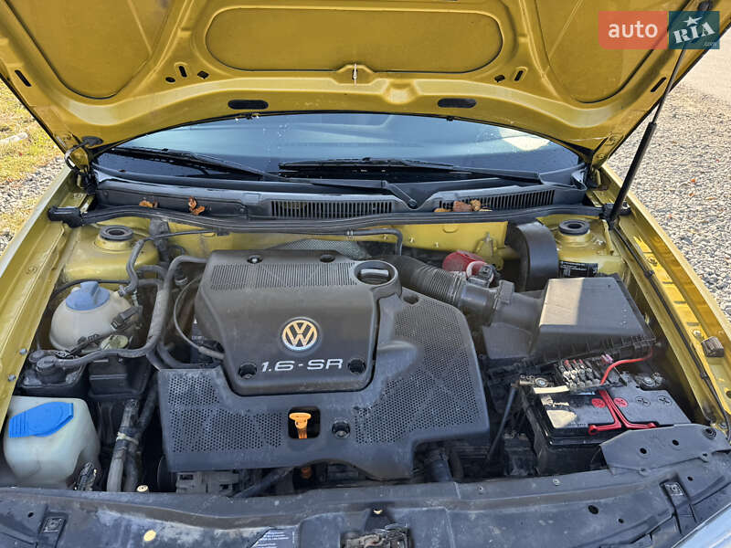 Хэтчбек Volkswagen Golf 1998 в Стрые