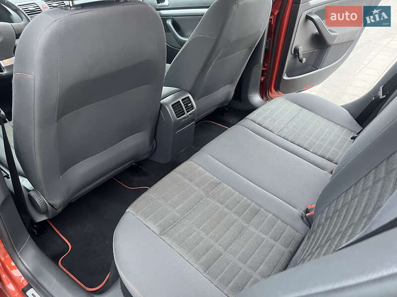 Хетчбек Volkswagen Golf 2007 в Черкасах