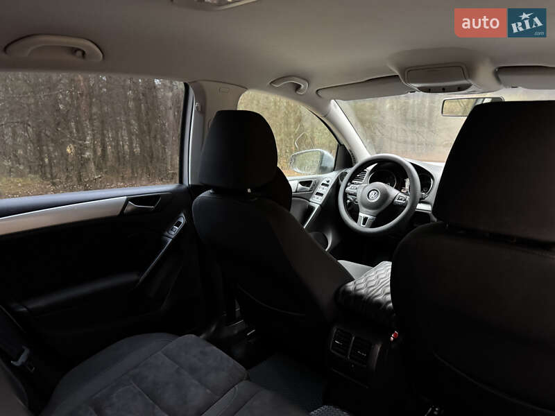 Хетчбек Volkswagen Golf 2009 в Рівному