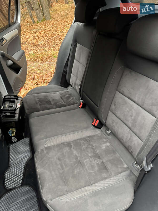 Хетчбек Volkswagen Golf 2009 в Рівному