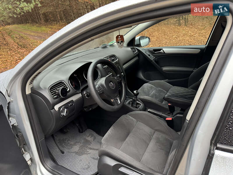 Хетчбек Volkswagen Golf 2009 в Рівному