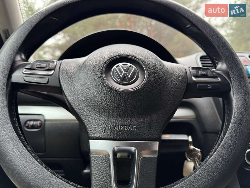 Хетчбек Volkswagen Golf 2009 в Рівному