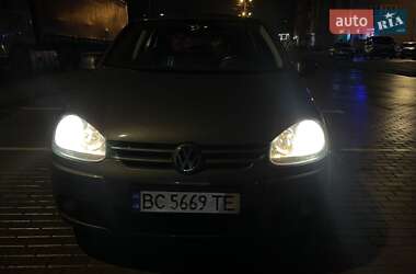 Хэтчбек Volkswagen Golf 2004 в Львове