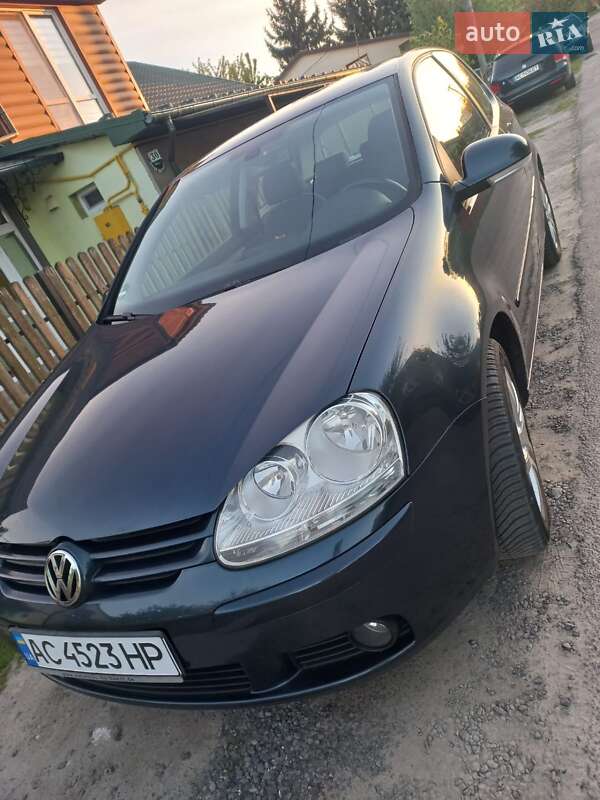 Хэтчбек Volkswagen Golf 2006 в Владимире