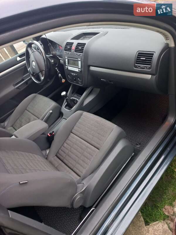 Хэтчбек Volkswagen Golf 2006 в Владимире