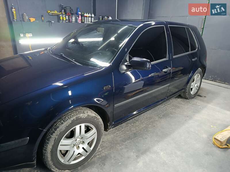 Хетчбек Volkswagen Golf 2001 в Золочеві