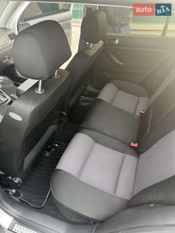 Хетчбек Volkswagen Golf 2002 в Кропивницькому