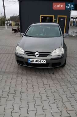 Хэтчбек Volkswagen Golf 2005 в Ладыжине