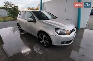 Хэтчбек Volkswagen Golf 2010 в Киеве