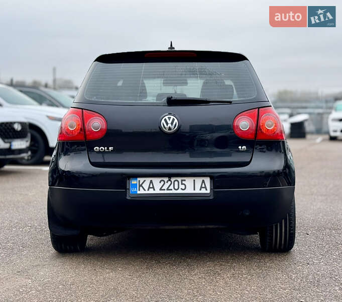 Хэтчбек Volkswagen Golf 2006 в Киеве