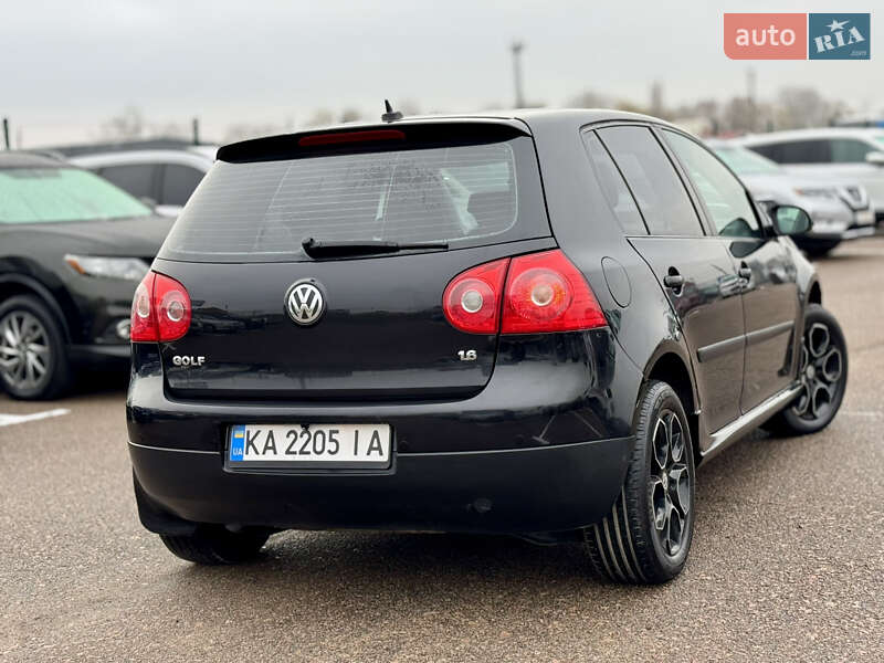 Хэтчбек Volkswagen Golf 2006 в Киеве