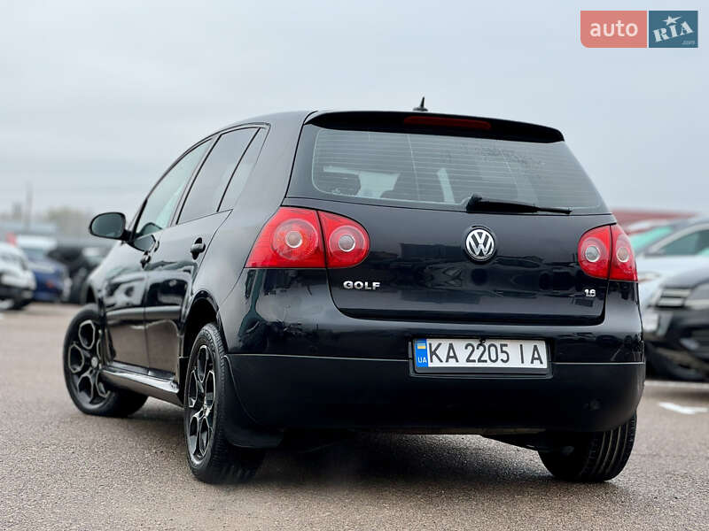 Хэтчбек Volkswagen Golf 2006 в Киеве