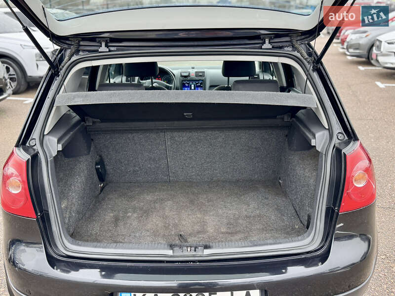 Хэтчбек Volkswagen Golf 2006 в Киеве