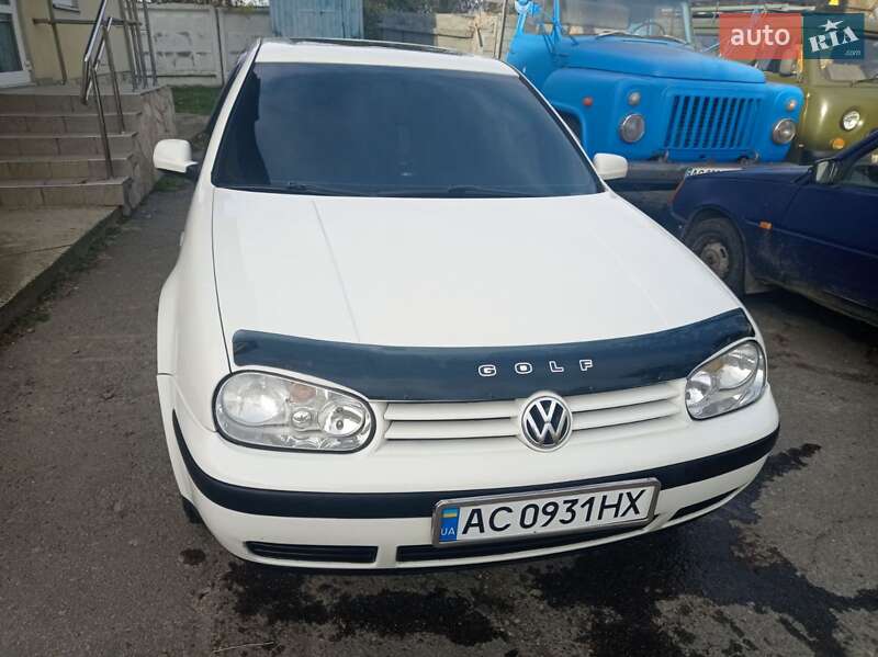 Хэтчбек Volkswagen Golf 1998 в Локачах