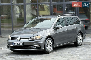 Універсал Volkswagen Golf 2017 в Рівному