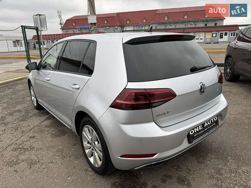 Хетчбек Volkswagen Golf 2018 в Києві