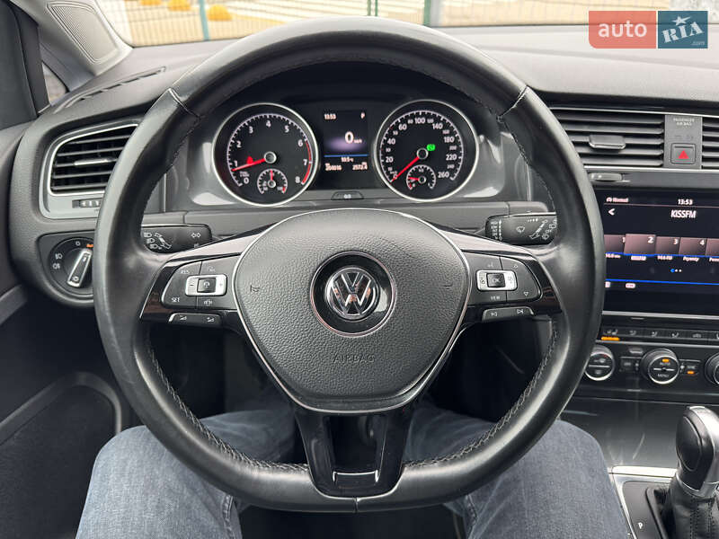 Хетчбек Volkswagen Golf 2018 в Києві