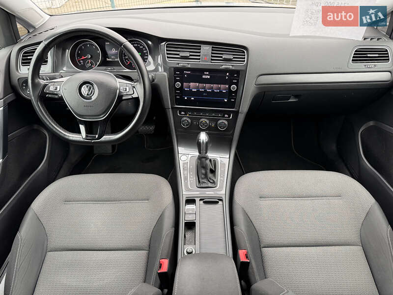 Хетчбек Volkswagen Golf 2018 в Києві