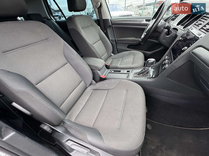 Хетчбек Volkswagen Golf 2018 в Києві