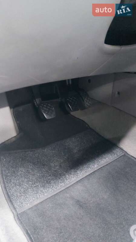 Універсал Volkswagen Golf 2001 в Харкові