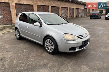 Хэтчбек Volkswagen Golf 2005 в Рокитном