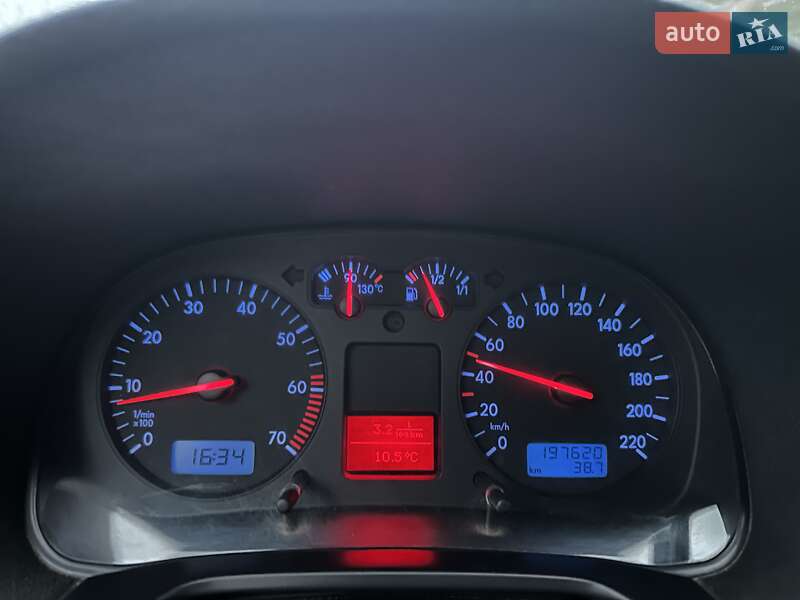 Хэтчбек Volkswagen Golf 2000 в Хмельницком