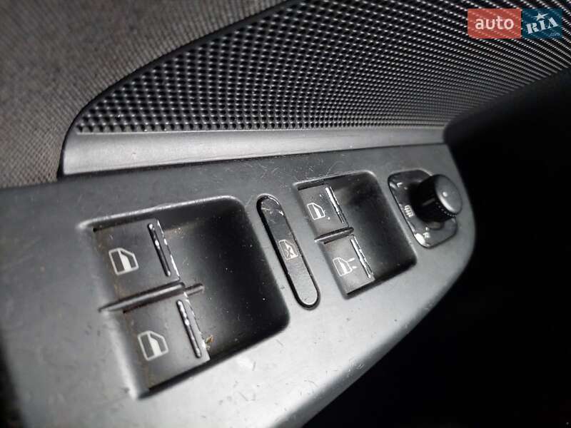 Хетчбек Volkswagen Golf 2004 в Летичіві фото 34 Хетчбек Volkswagen Golf 2004 в Летичіві