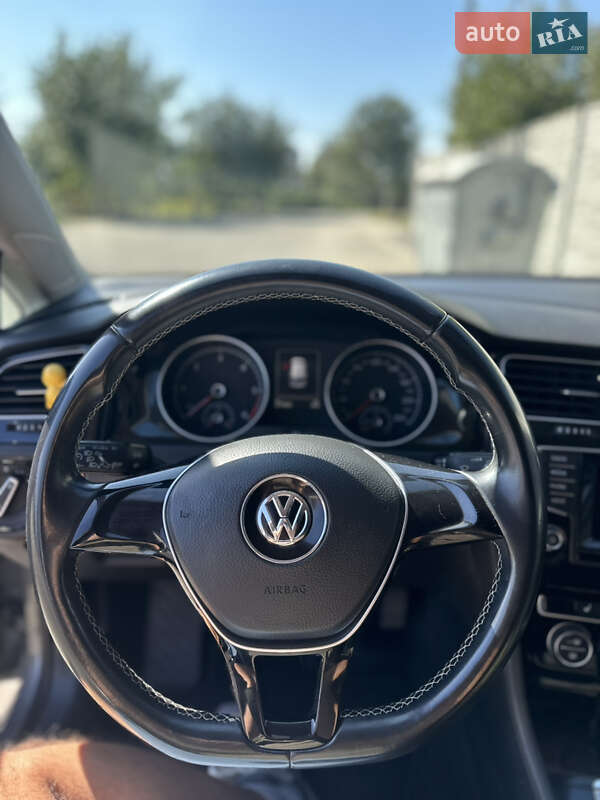 Хэтчбек Volkswagen Golf 2015 в Белой Церкви