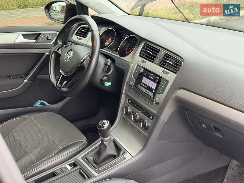 Универсал Volkswagen Golf 2015 в Виннице