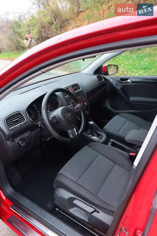 Хэтчбек Volkswagen Golf 2012 в Киеве