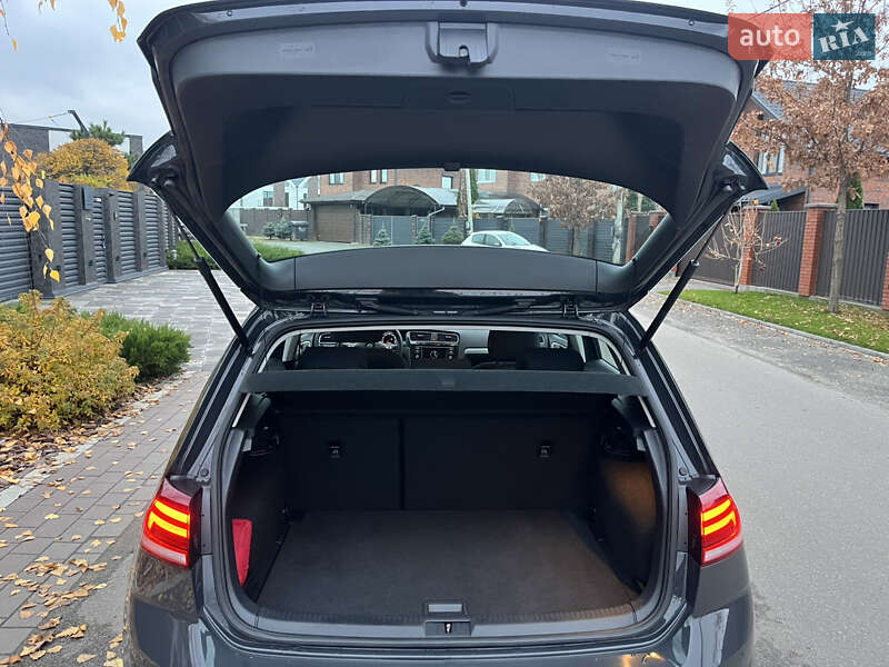 Хетчбек Volkswagen Golf 2020 в Києві