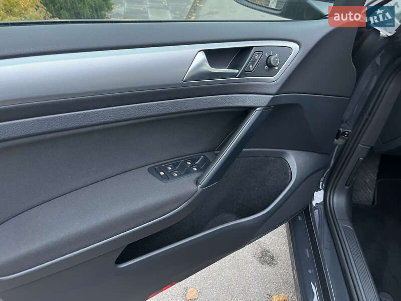 Хетчбек Volkswagen Golf 2020 в Києві