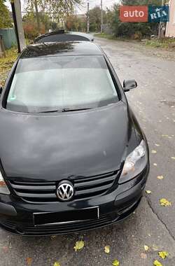Хэтчбек Volkswagen Golf 2005 в Сумах