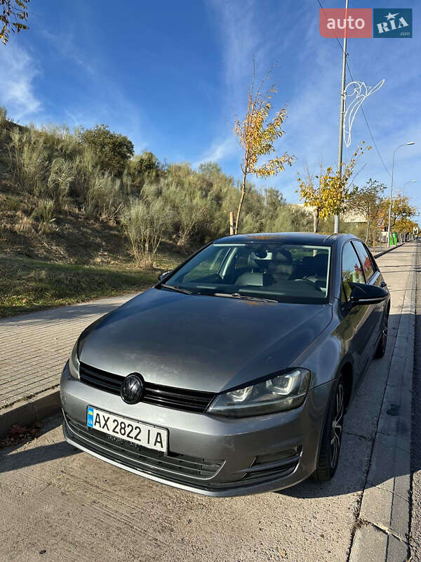 Хэтчбек Volkswagen Golf 2015 в Харькове